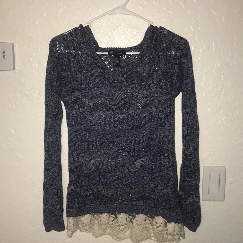 Knitted sweater with lace